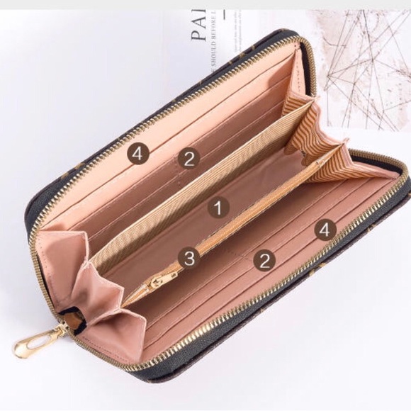 Beautiful ladies wallet with wrist strap. (brand new) - Picture 2 of 5